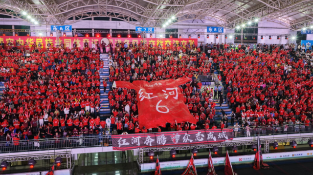 完美体育从滇超赛场到女足绿茵红河足球人的十年“不倒”